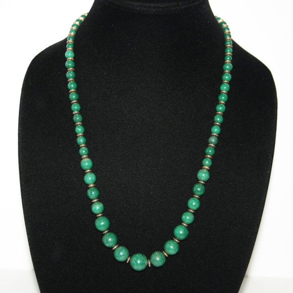 Vintage Jewelry Vintage Green Stone And Gold Beaded Necklace 24